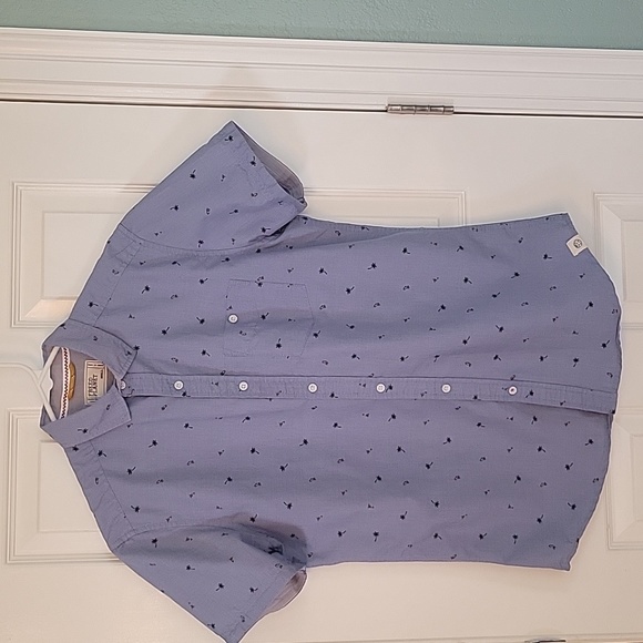 Free Planet short sleeve button up shirt blue with print NWOT durable, hi-qlty, - Picture 3 of 9